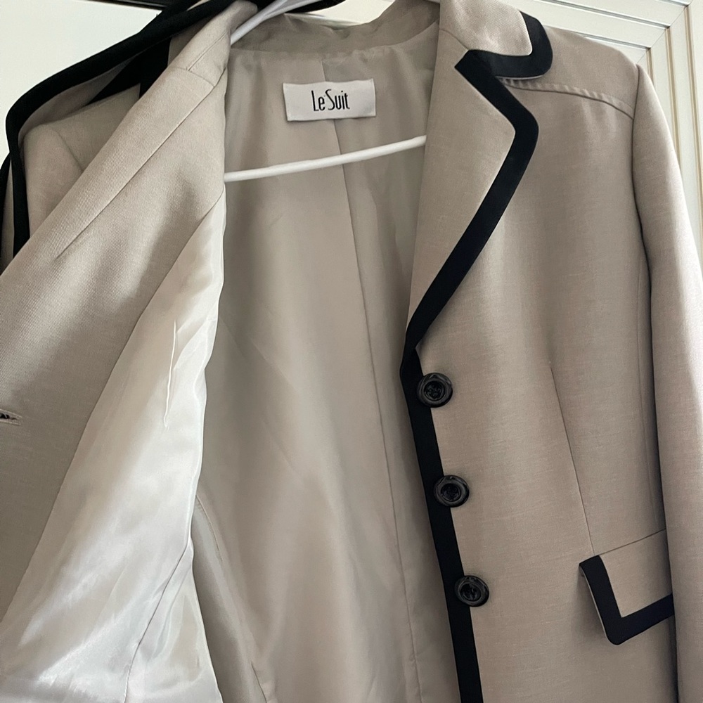 Le Suit Trench Coat - Picture 3 of 5